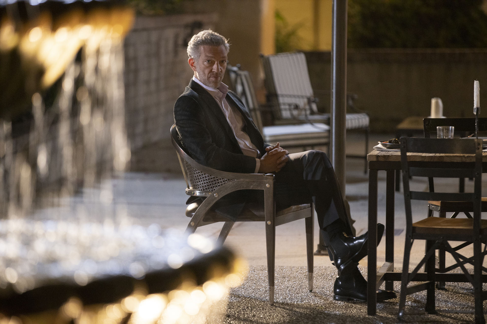 Vincent Cassel in Westworld 3x03 [credit: foto di John P. Johnson/HBO; courtesy of WarnerMedia]