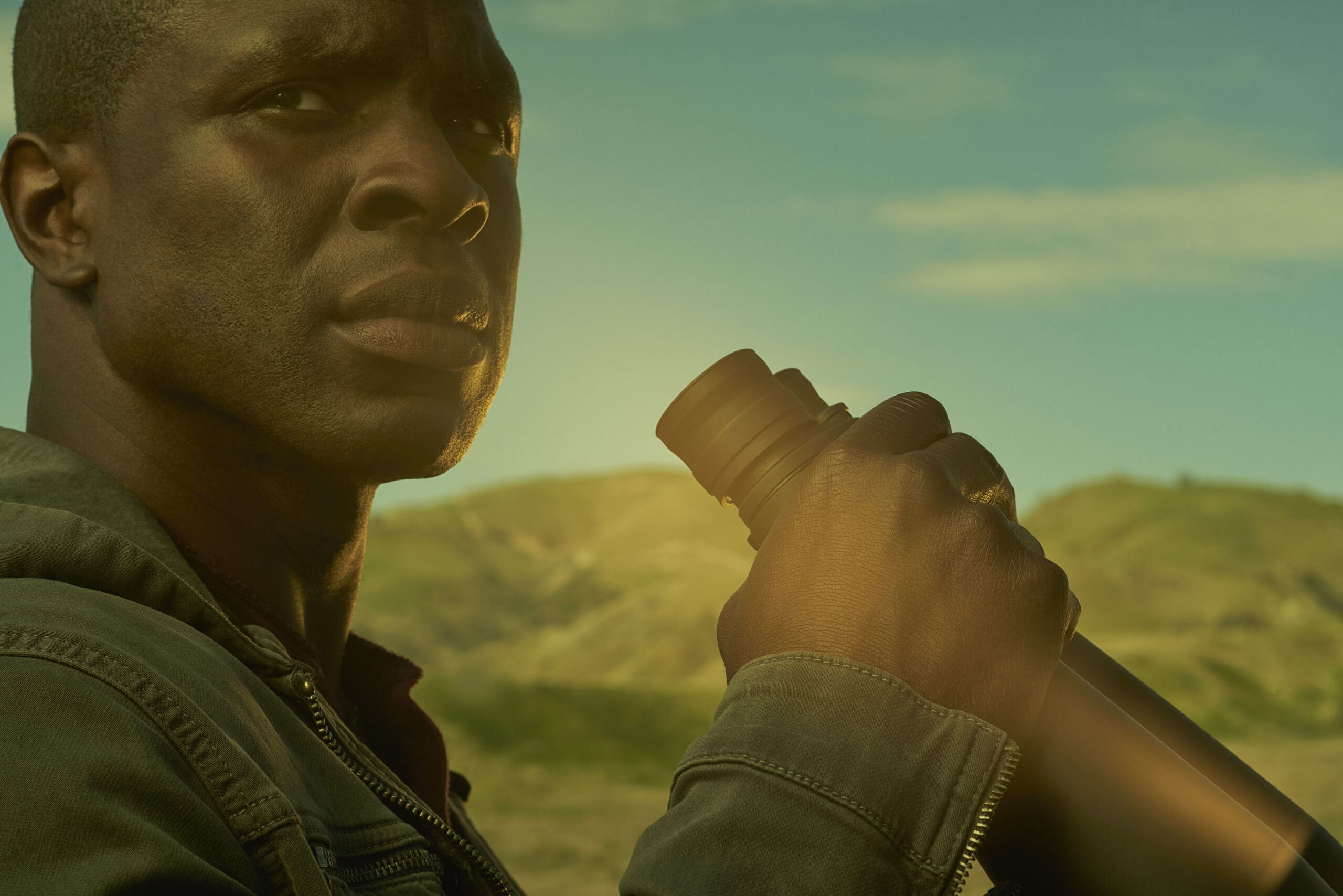 Gbenga Akinnagbe come Julian in The Old Man [credit: Kurt Iswarienko/FX; courtesy of Disney Italia]