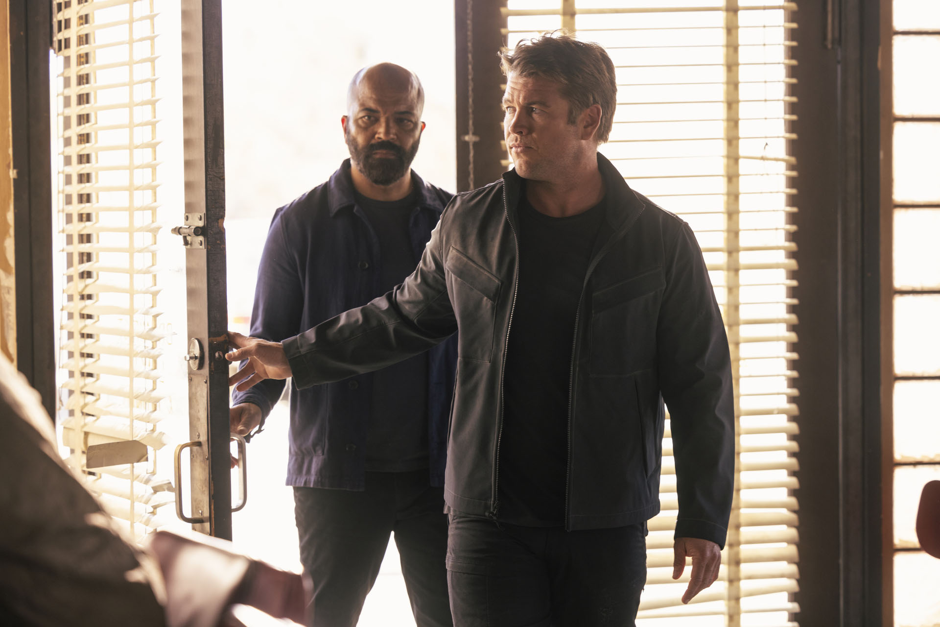 Jeffrey Wright, Luke Hemsworth in Westworld 4x03 [credit: foto di John Johnson/HBO; courtesy of WarnerMedia]