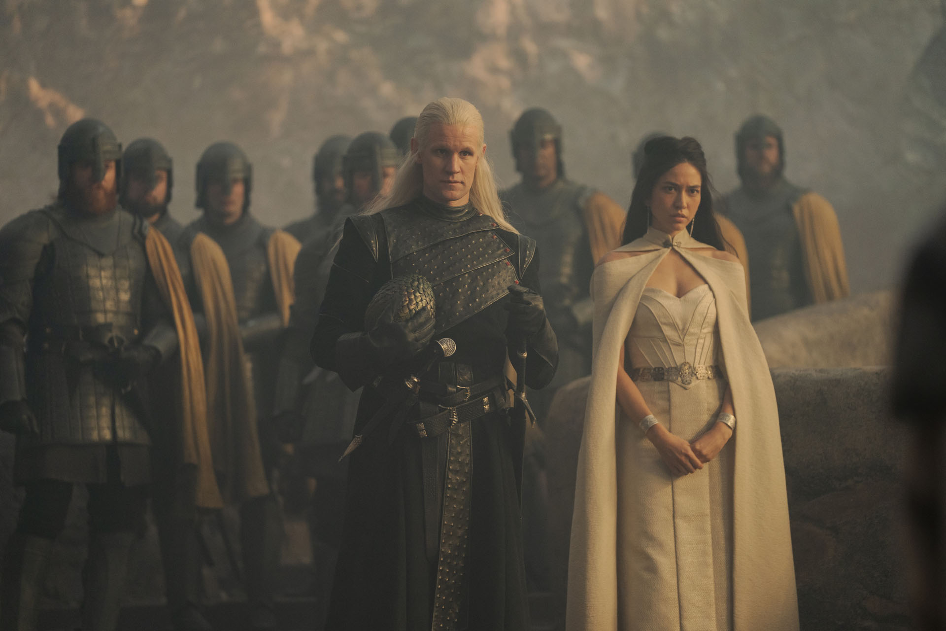 Matt Smith, Sonoya Mizuno in House of the Dragon 1x02 [credit: foto di Ollie Upton/HBO; courtesy of HBO/WarnerMedia]
