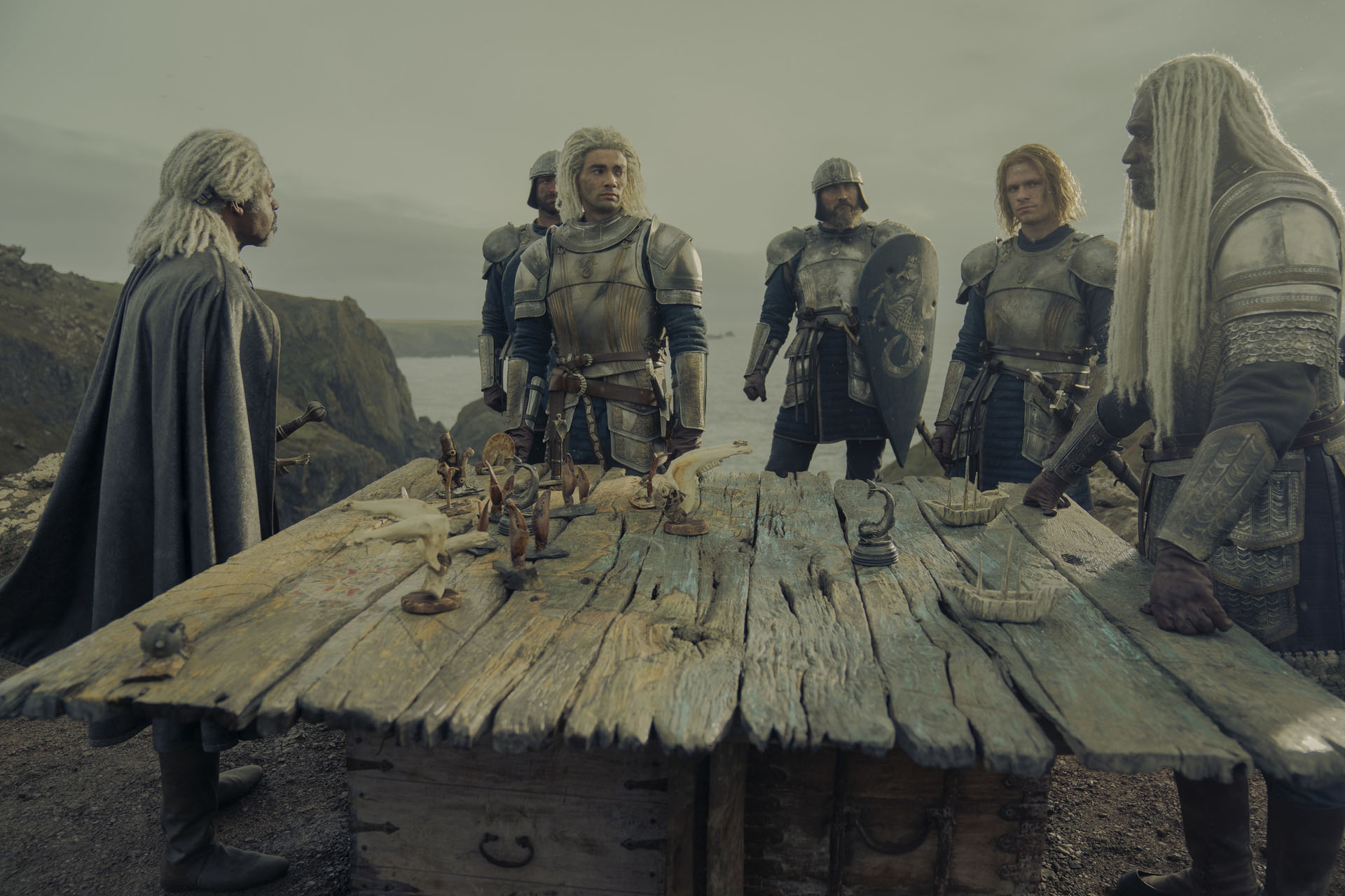 Wil Johnson, Theo Nate, Steve Toussaint, Solly McCleod in House of the Dragon 1x03 [credit: foto di Ollie Upton/HBO; courtesy of HBO/WarnerMedia]