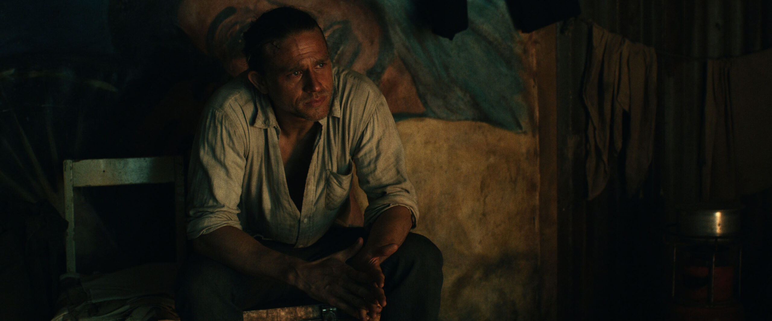 Charlie Hunnam in Shantaram 1x03 [credit: courtesy of Apple]