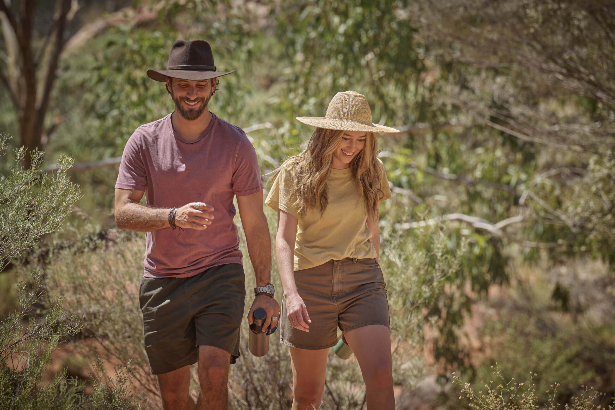 Sebastián Zurita e Alycia Debnam-Carey in The Lost Flowers of Alice Hart [credit: courtesy of Amazon Studios]