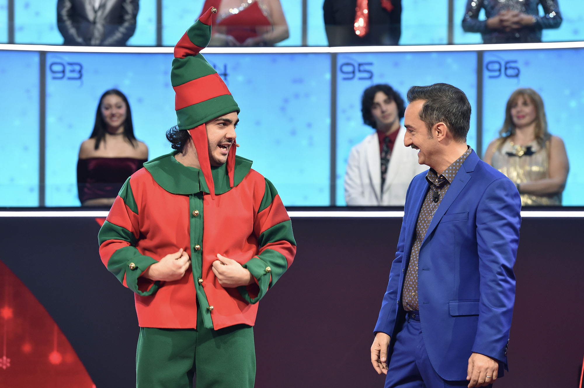 Max Angioni ospite a 100% Natale su TV8 [credit: courtesy of TV8]