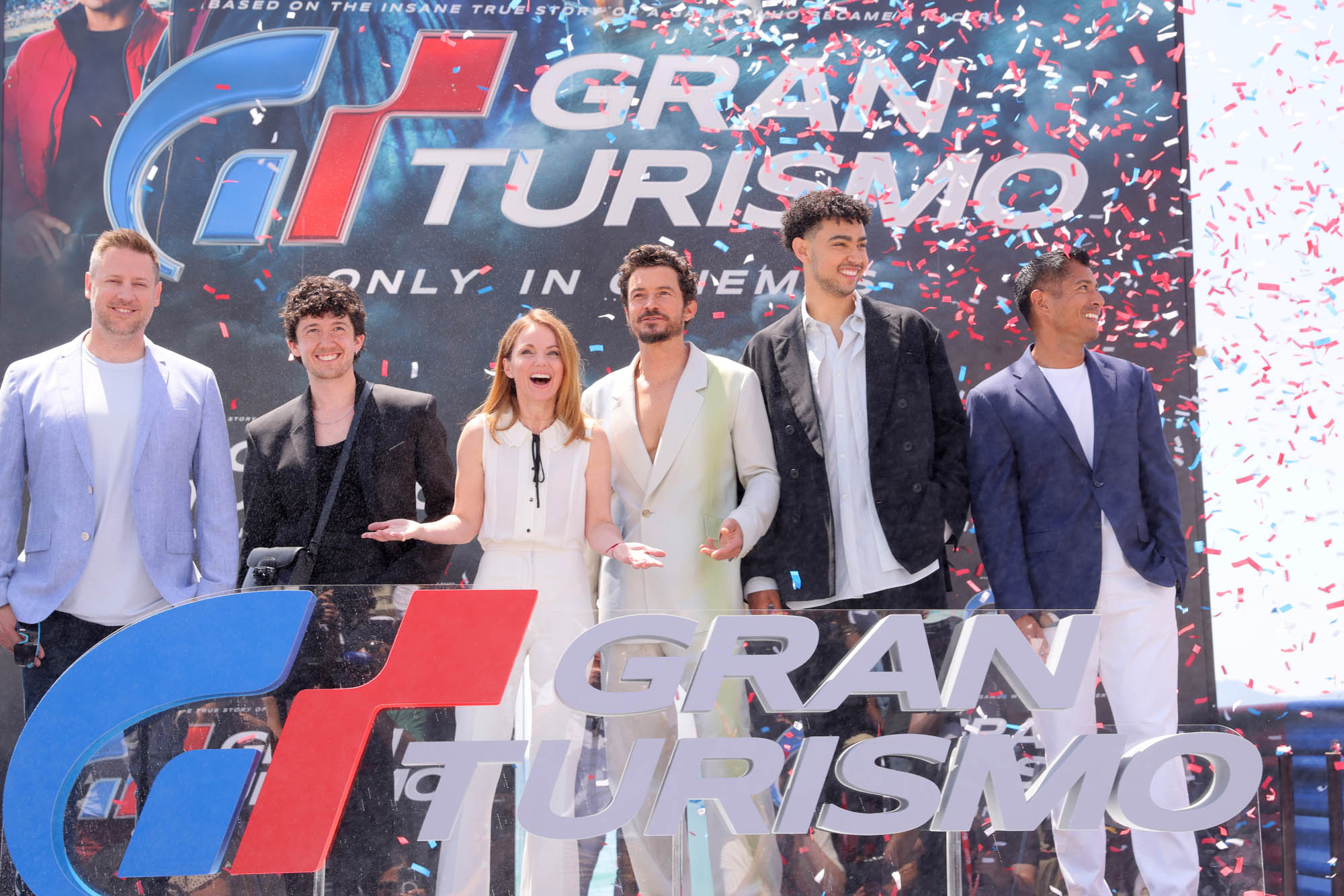 Neill Blomkamp, Maximilian Mundt, Geri Halliwell, Orlando Bloom, Archie Madekwe e Asad Qizilbash al Photo Call al Cannes Film Festival 2023 di Gran Turismo: Il Film [tag: Neill Blomkamp, Maximilian Mundt, Geri Halliwell, Orlando Bloom, Archie Madekwe, Asad Qizilbash] [credit: foto di Victor Boyko/Getty Images for Sony Pictures]