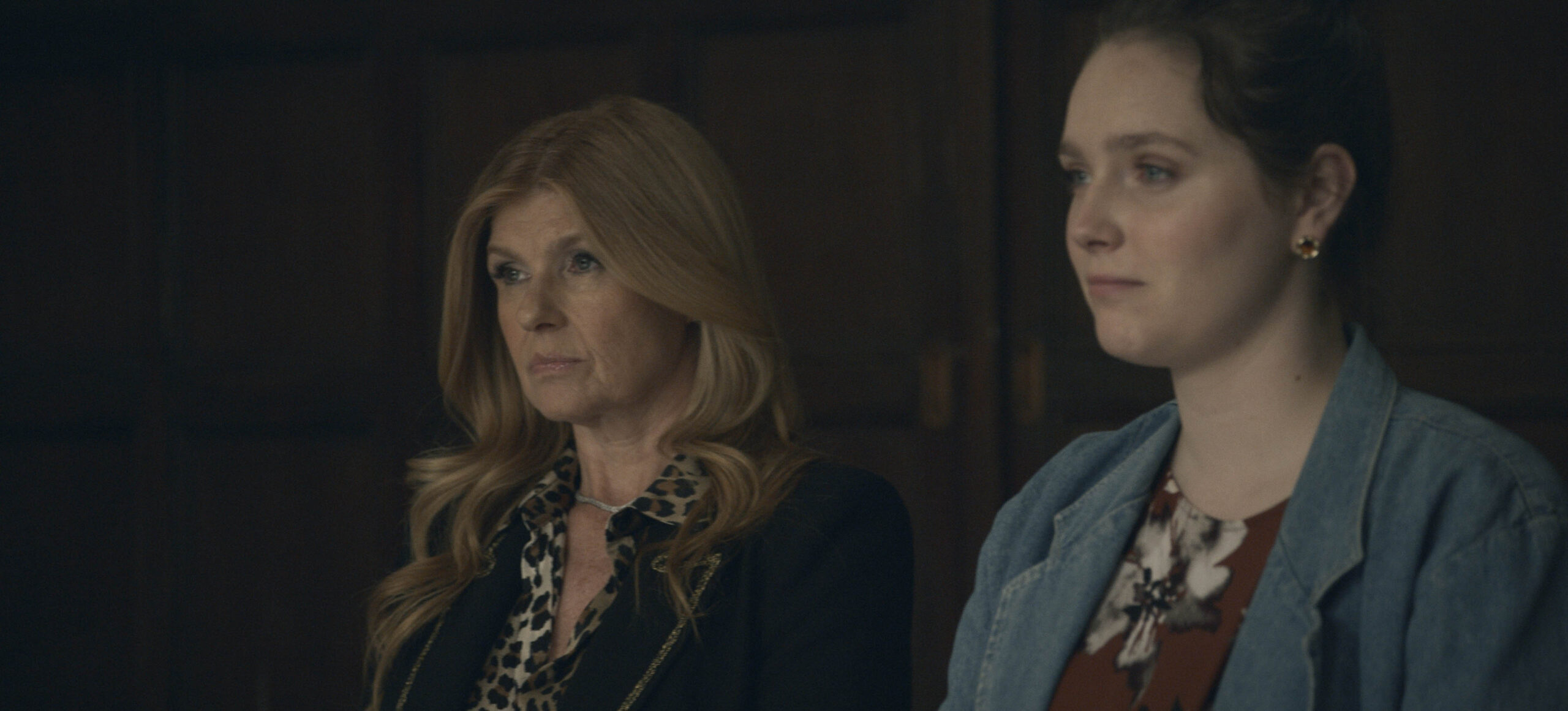 Connie Britton e Amy Forsyth in Dear Edward 1x05 [credit: courtesy of Apple]