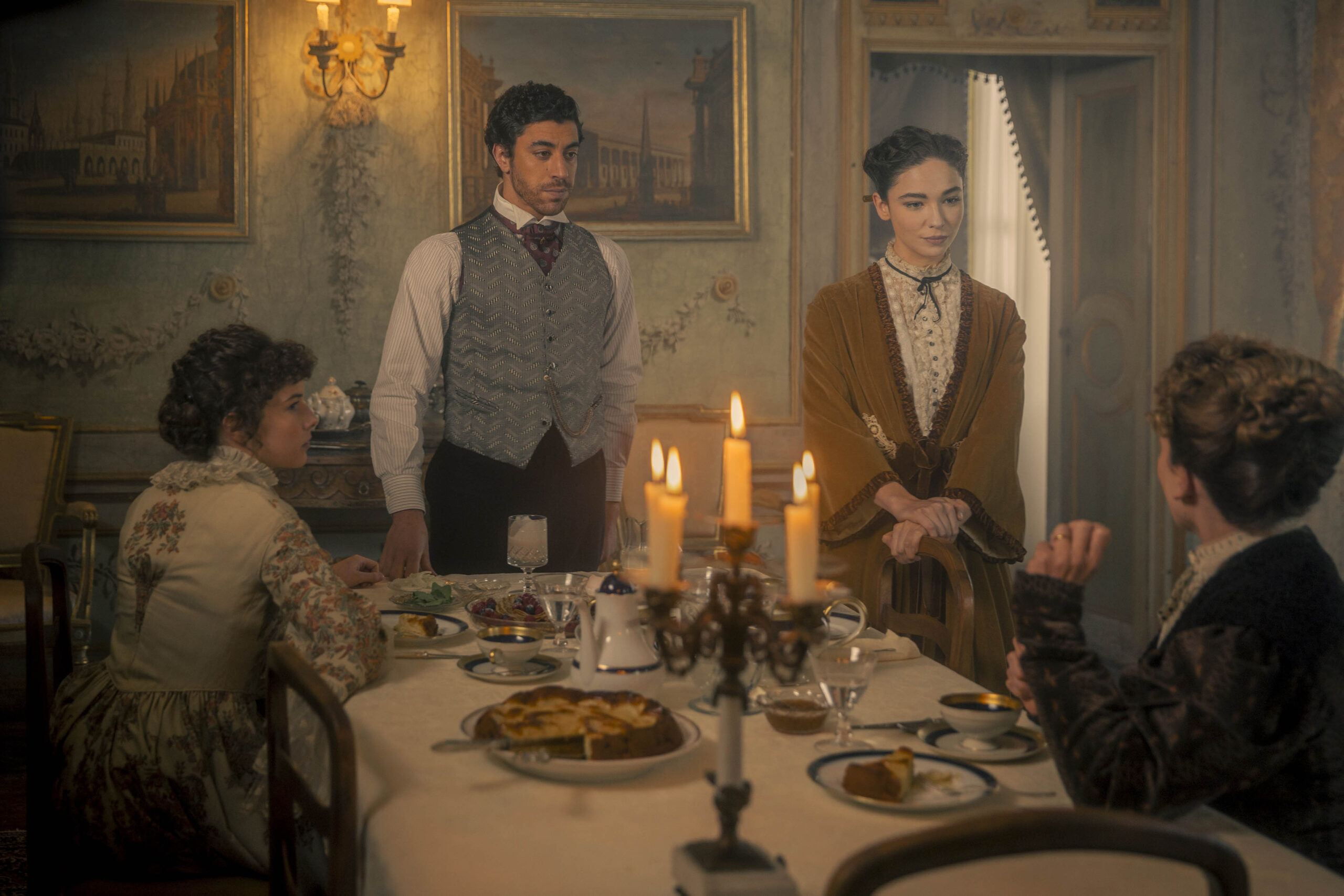Sinéad Thornhill, Eduardo Scarpetta, Matilda De Angelis, Sara Lazzaro in La legge di Lidia Poët 1x05 [credit: Lucia Iuorio/Netflix; Copyright 2023 Netflix, Inc; courtesy of Netflix]