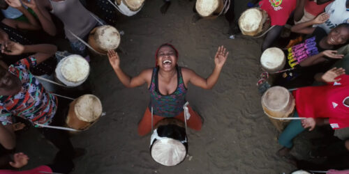 Woman, trailer del documentario globale sulla donna girato da Yann Arthus-Bertrand e Anastasia Mikova