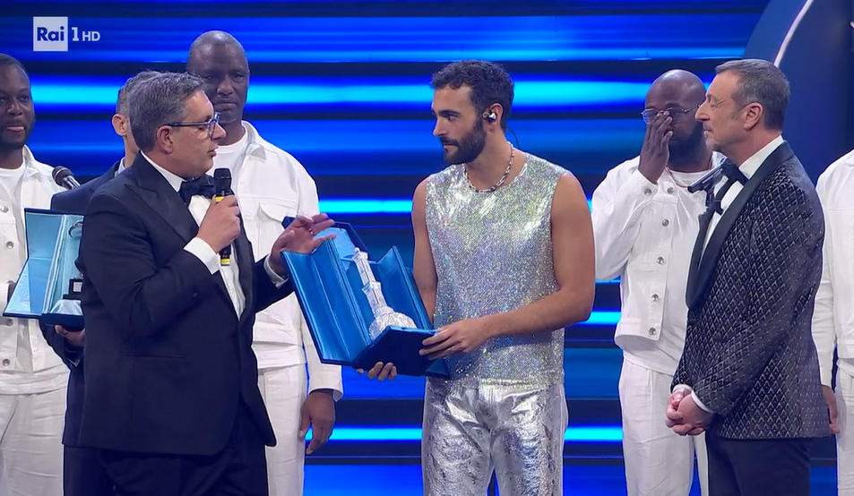 Sanremo 2023 - Marco Mengoni con il Kingdom Choir vince la Serata Cover