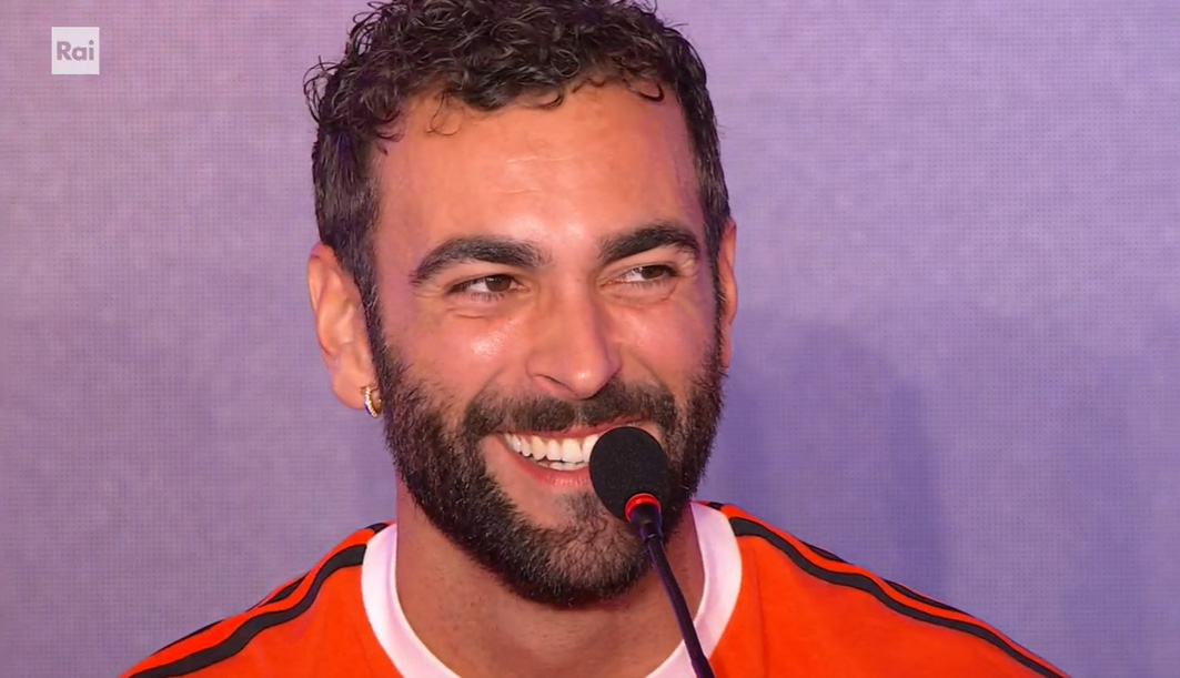 Marco Mengoni nella conferenza stampa di Sanremo 2023 domenica 12 febbraio 2023