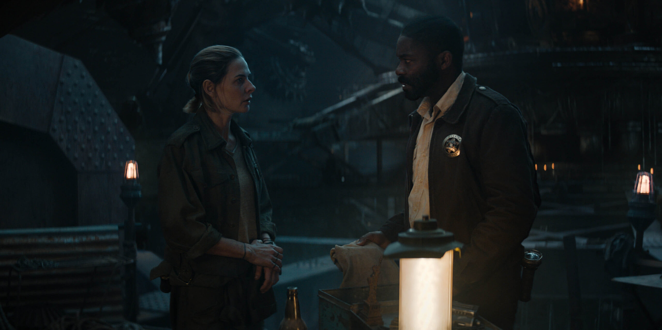 Rebecca Ferguson e David Oyelowo in Silo 1x02 [credit: courtesy of Apple]