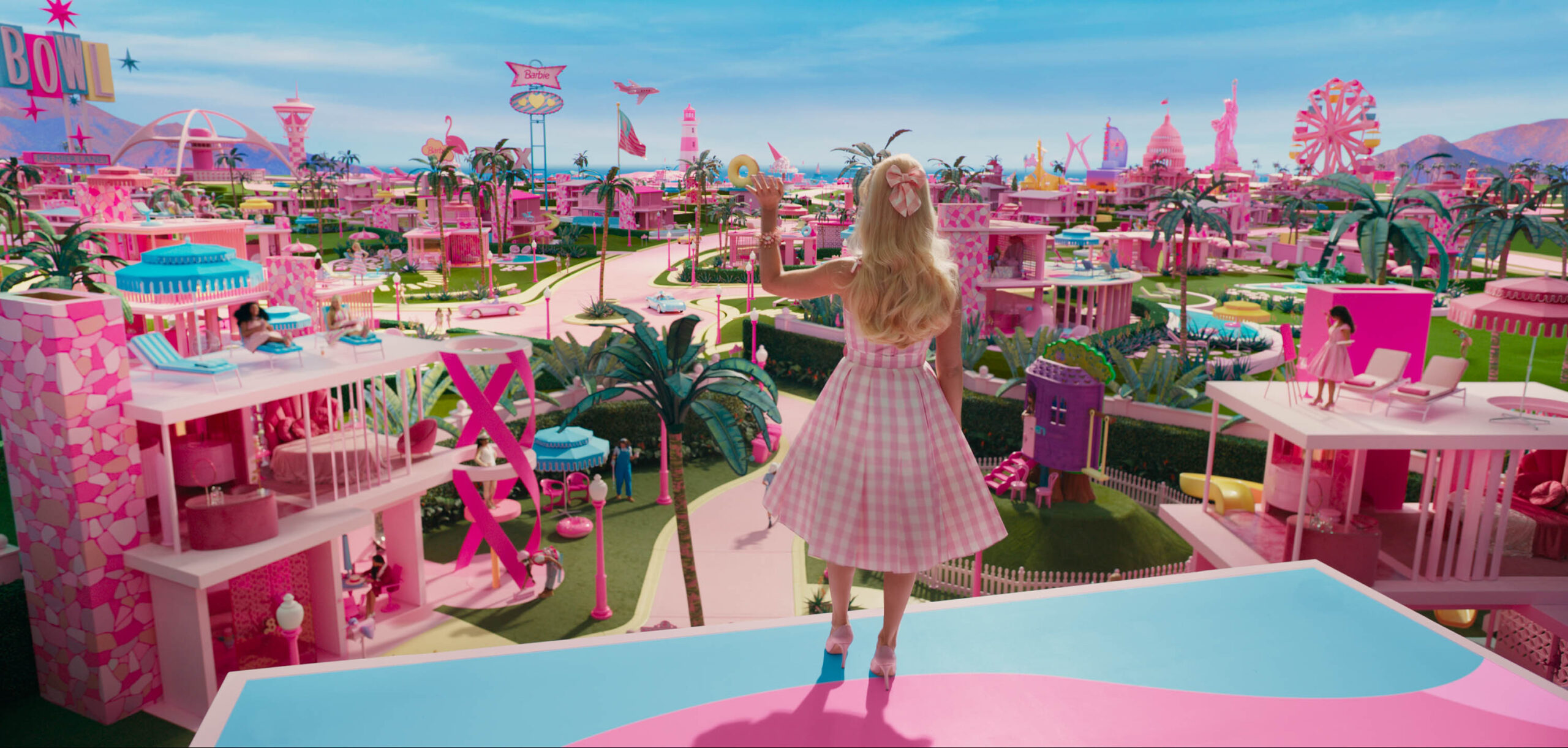 Margot Robbie come Barbie in Barbie [credit: Copyright 2022 Warner Bros. Entertainment Inc. All Rights Reserved; courtesy Warner Bros. Pictures]