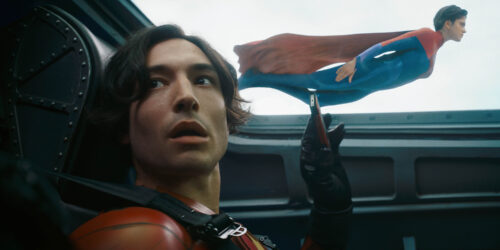 Ezra Miller fa la sua prima apparizione pubblica per The Flash Ezra Miller fa la sua prima apparizione pubblica per The Flash