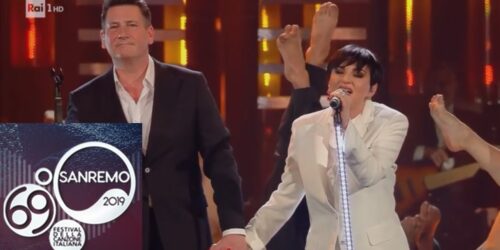 Sanremo 2019 – Arisa e Tony Hadley con i Kataklò cantano ‘Mi sento bene’