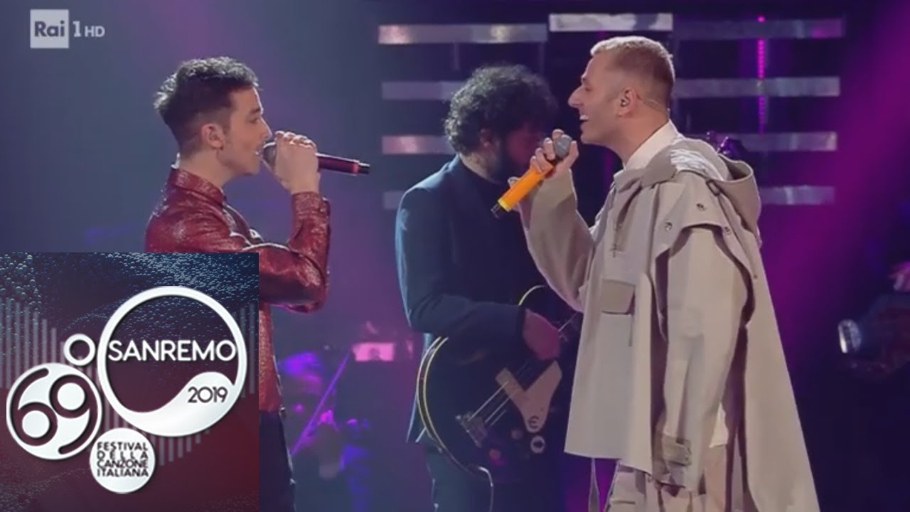 Sanremo 2019, Ghemon e Diodato con i Calibro 35 cantano 'Rose viola'