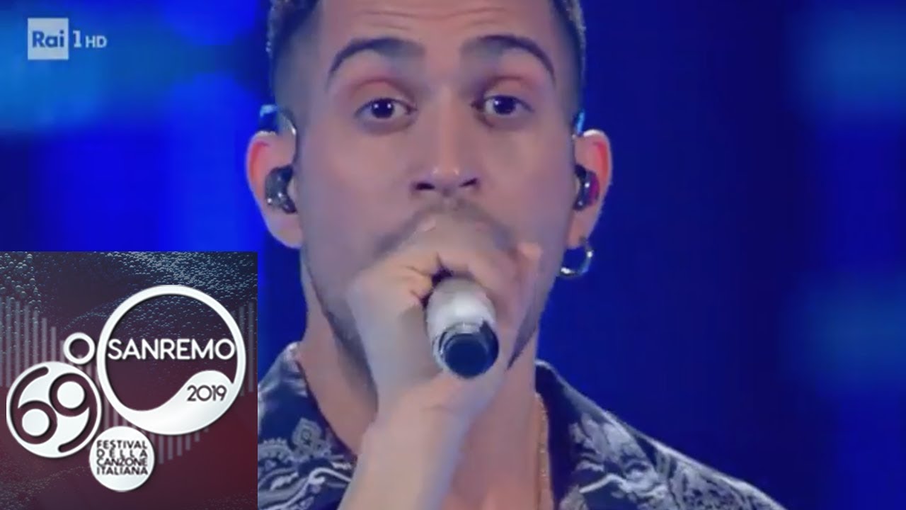 Sanremo 2019, il Vincitore del Festival Mahmood canta 'Soldi' dopo la consegna del premio