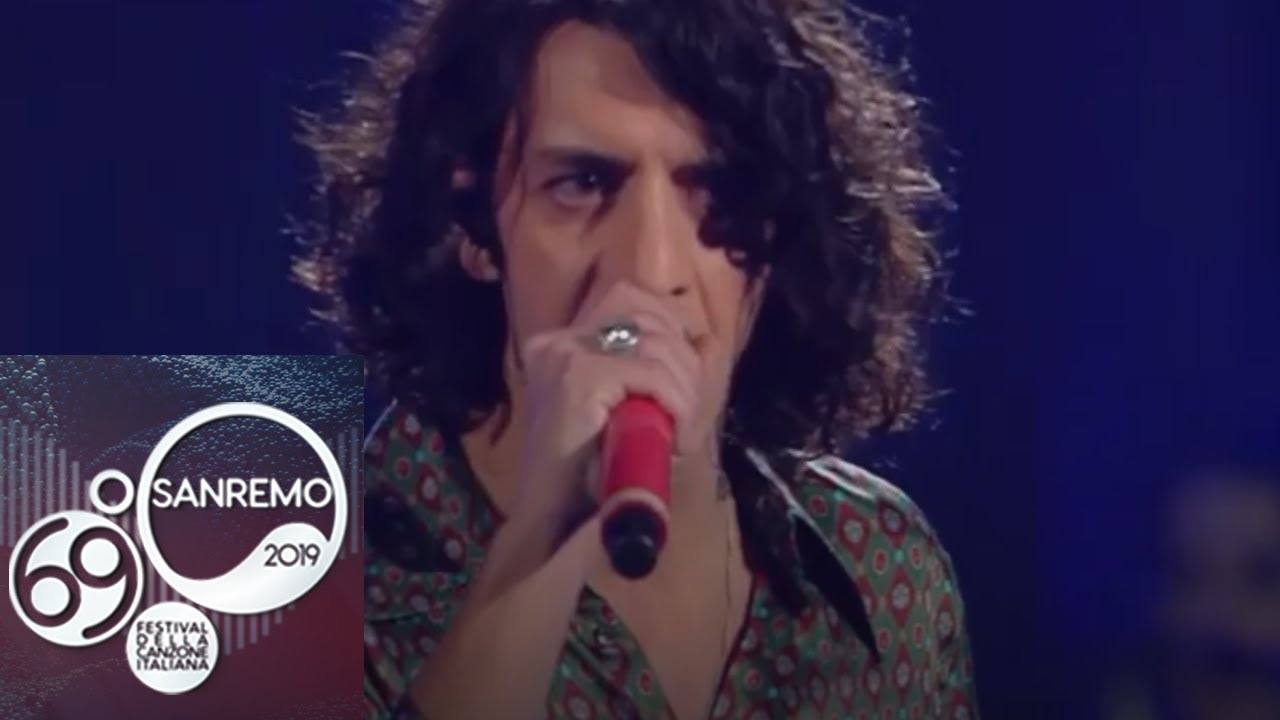 Sanremo 2019, Motta canta 'Dov'è l'Italia'