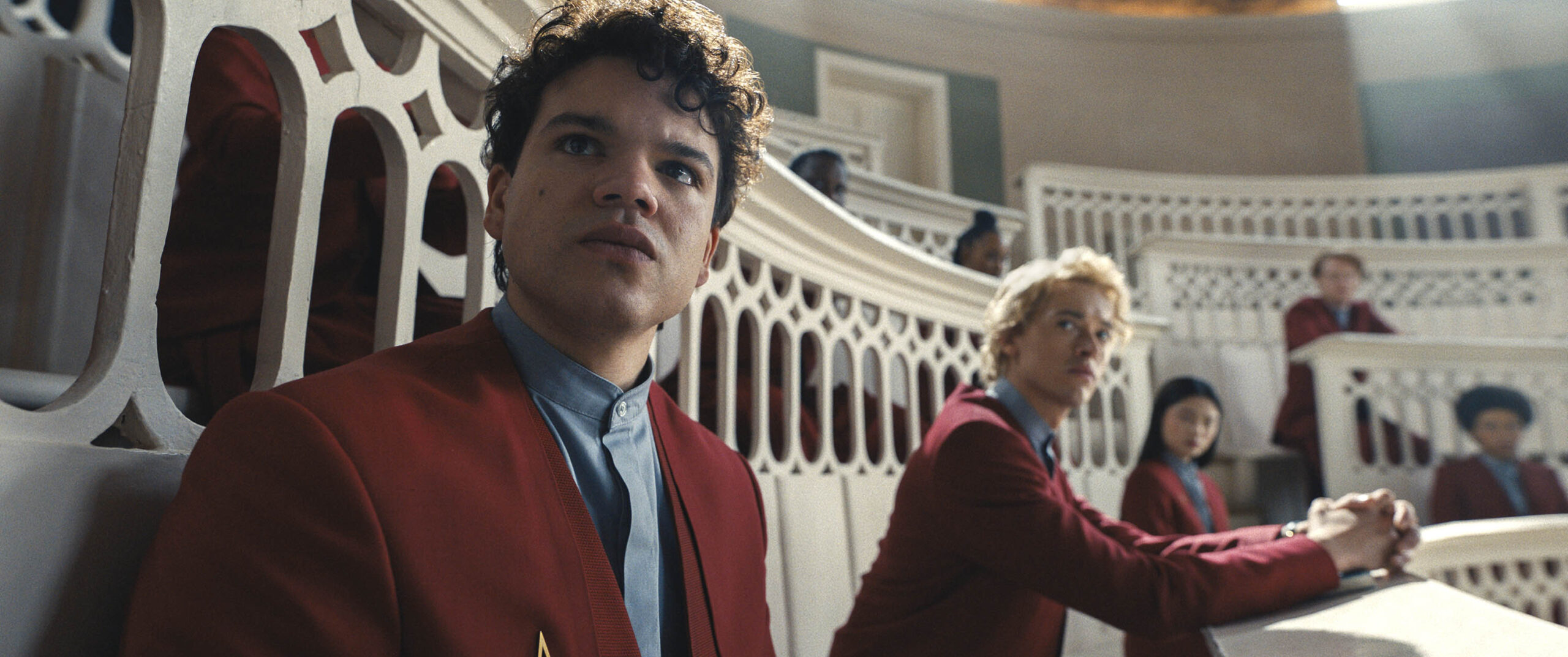 Josh Andrés Rivera come Sejanus Plinth e Tom Blyth come Coriolanus Snow in Hunger Games La ballata dell'usignolo e del serpente [credit: courtesy of Lionsgate]