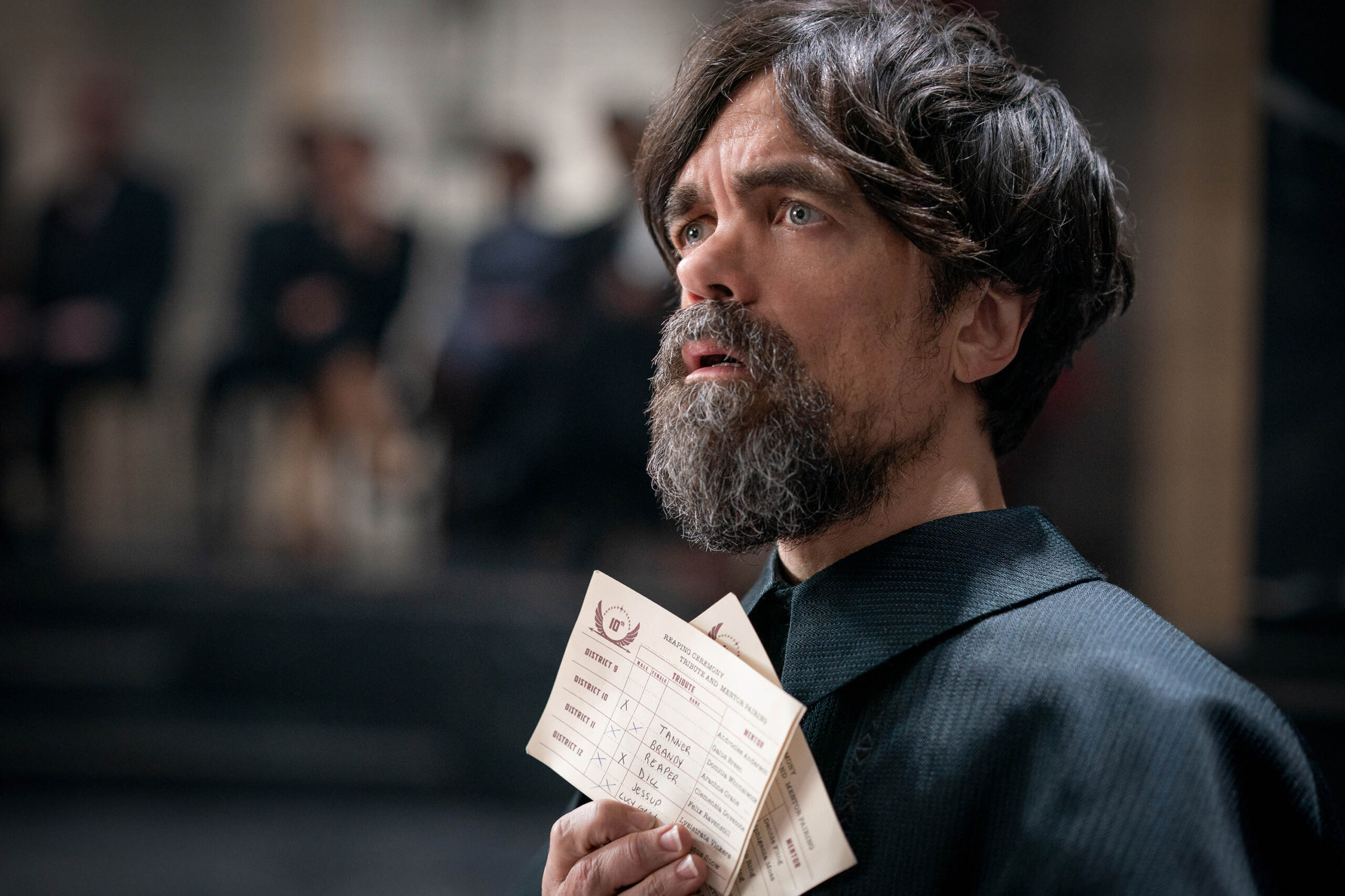 Peter Dinklage come Casca Highbottom in Hunger Games La ballata dell'usignolo e del serpente [credit: Murray Close; courtesy of Notorius Pictures]