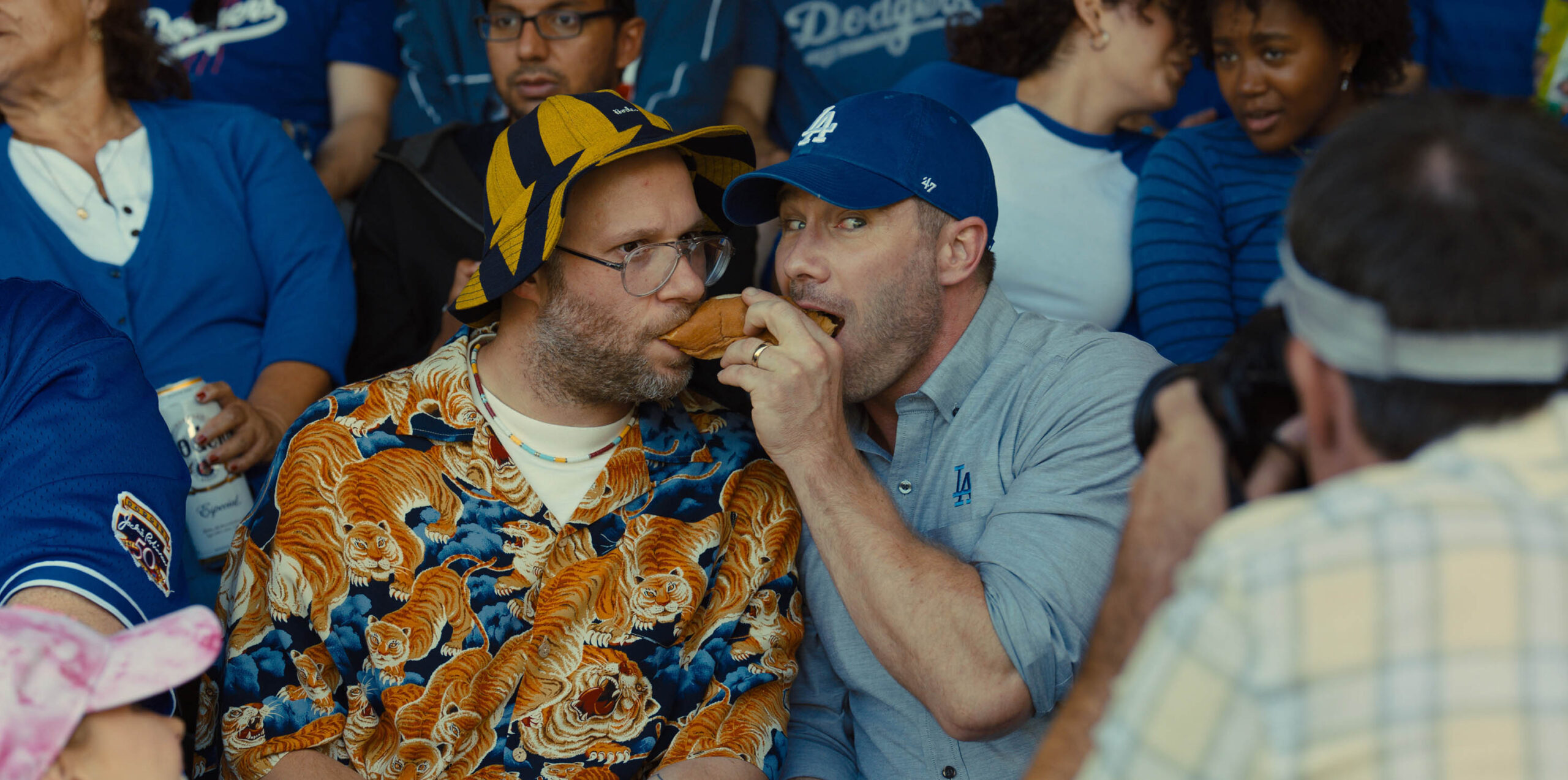 Seth Rogen e Luke Macfarlane in Platonic 1x05 [tag: Seth Rogen, Luke Macfarlane] [credit: Paul Sarkis; courtesy of Apple]