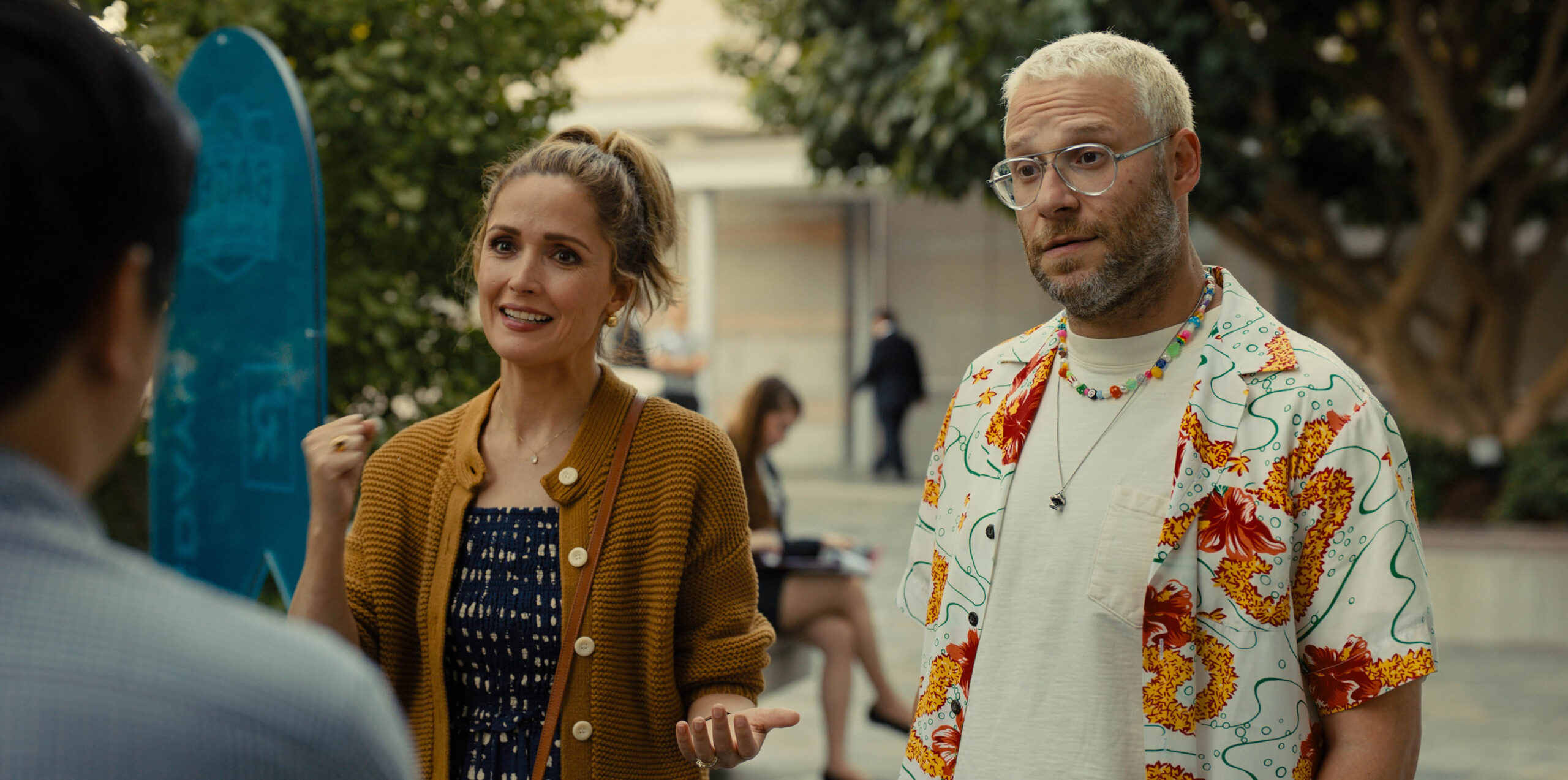 Rose Byrne e Seth Rogen in Platonic 1x08 [tag: Rose Byrne, Seth Rogen] [credit: Paul Sarkis; courtesy of Apple]