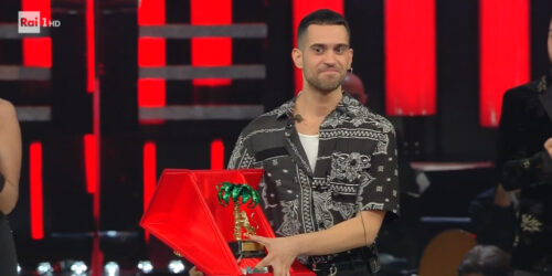 Sanremo 2019, Mahmood ha vinto, secondo Ultimo, terzo Il Volo. Tutti i Premi assegnati