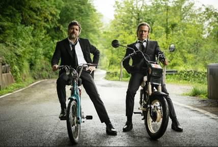 Fabio De Luigi e Stefano Accorsi sul set del film '50 km all'ora' [credit: Loris Zambelli/Photomovie]