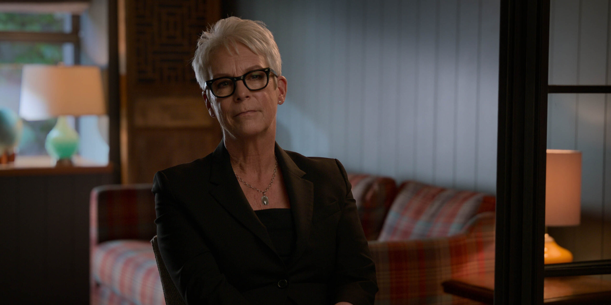 Jamie Lee Curtis in Arnold 1x02 [credit: courtesy of Netflix]
