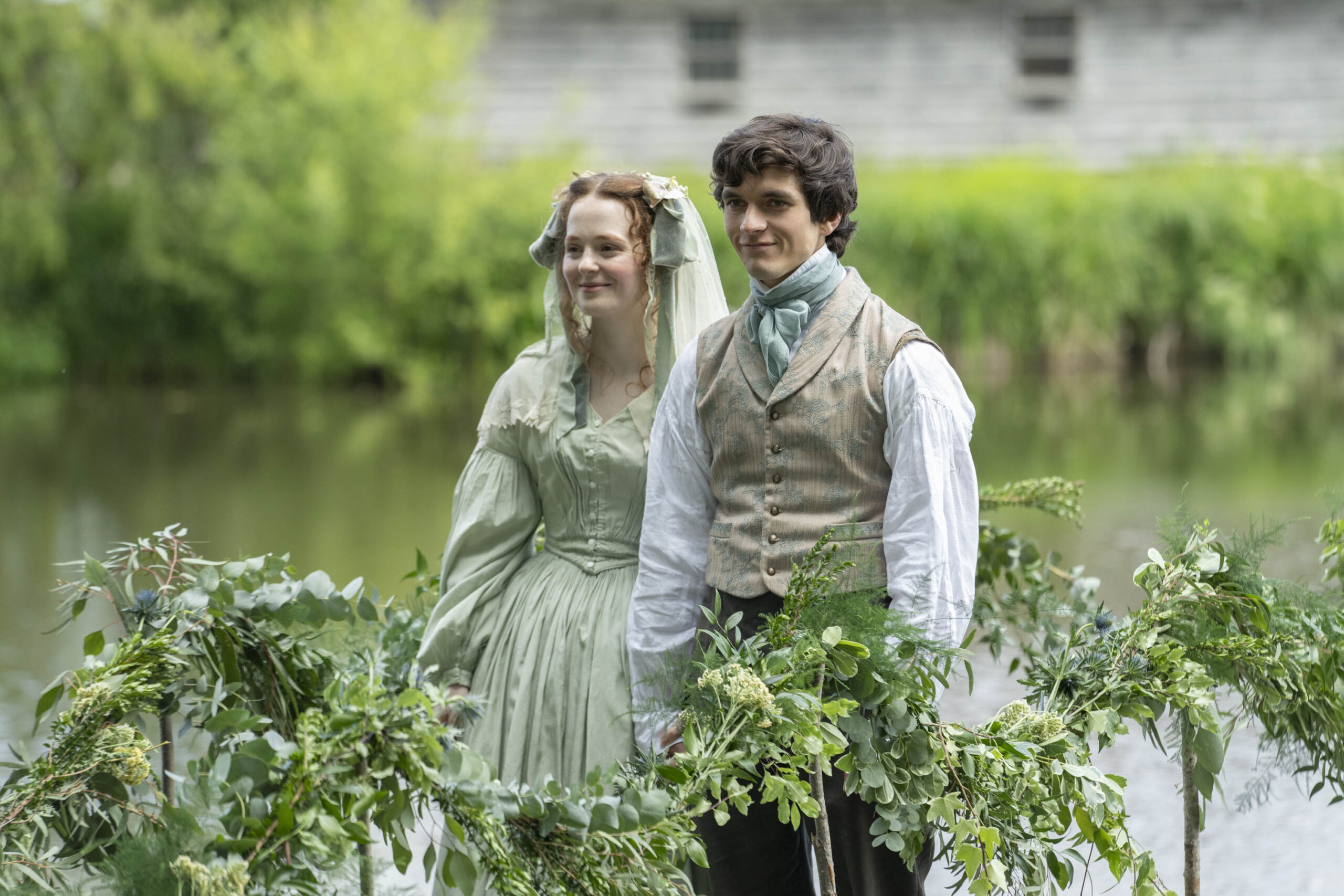 Laurie Ogden come Biddy, Fionn Whitehead come Pip in Great Expectations 1x06 [tag: Laurie Ogden, Fionn Whitehead] [credit: Miya Mizuno/FX; Copyright 2023, FX Networks. All Rights Reserved; courtesy of Disney]