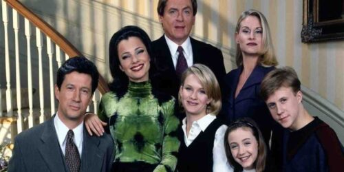 Ricordi la serie comica La tata? Oggi gli attori sono diventati irriconoscibili