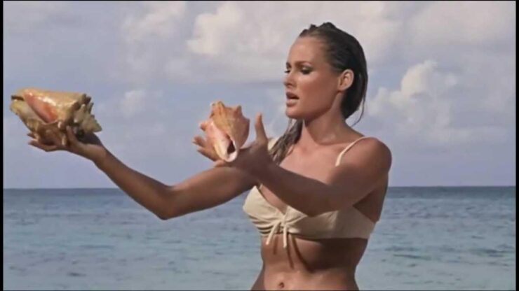 Ursula Andress in bikini