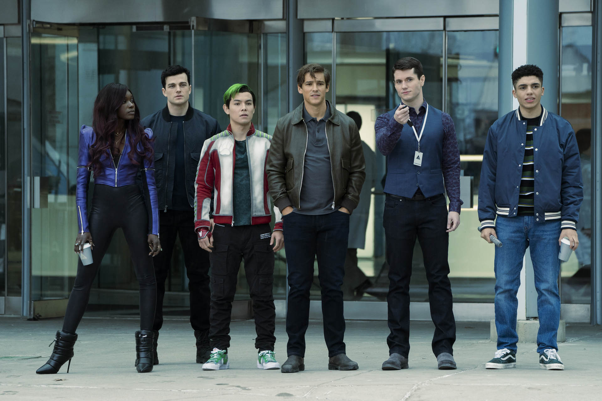 Anna Diop, Joshua Orpin, Ryan Potter, Brenton Thwaites, James Scully, Jay Lycurgo in Titans 4x01 [tag: Anna Diop, Joshua Orpin, Ryan Potter, Brenton Thwaites, James Scully, Jay Lycurgo] [credit: courtesy of HBO Max/Warner Bros. Discovery]