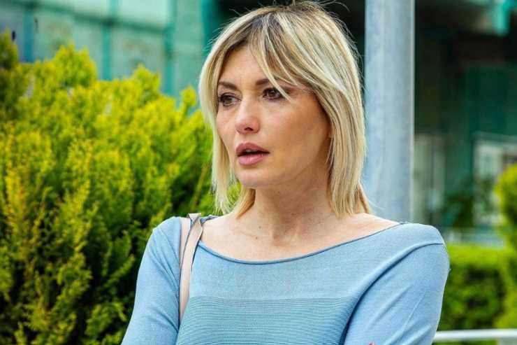 Chiara Conti nei panni di Lara Martinelli