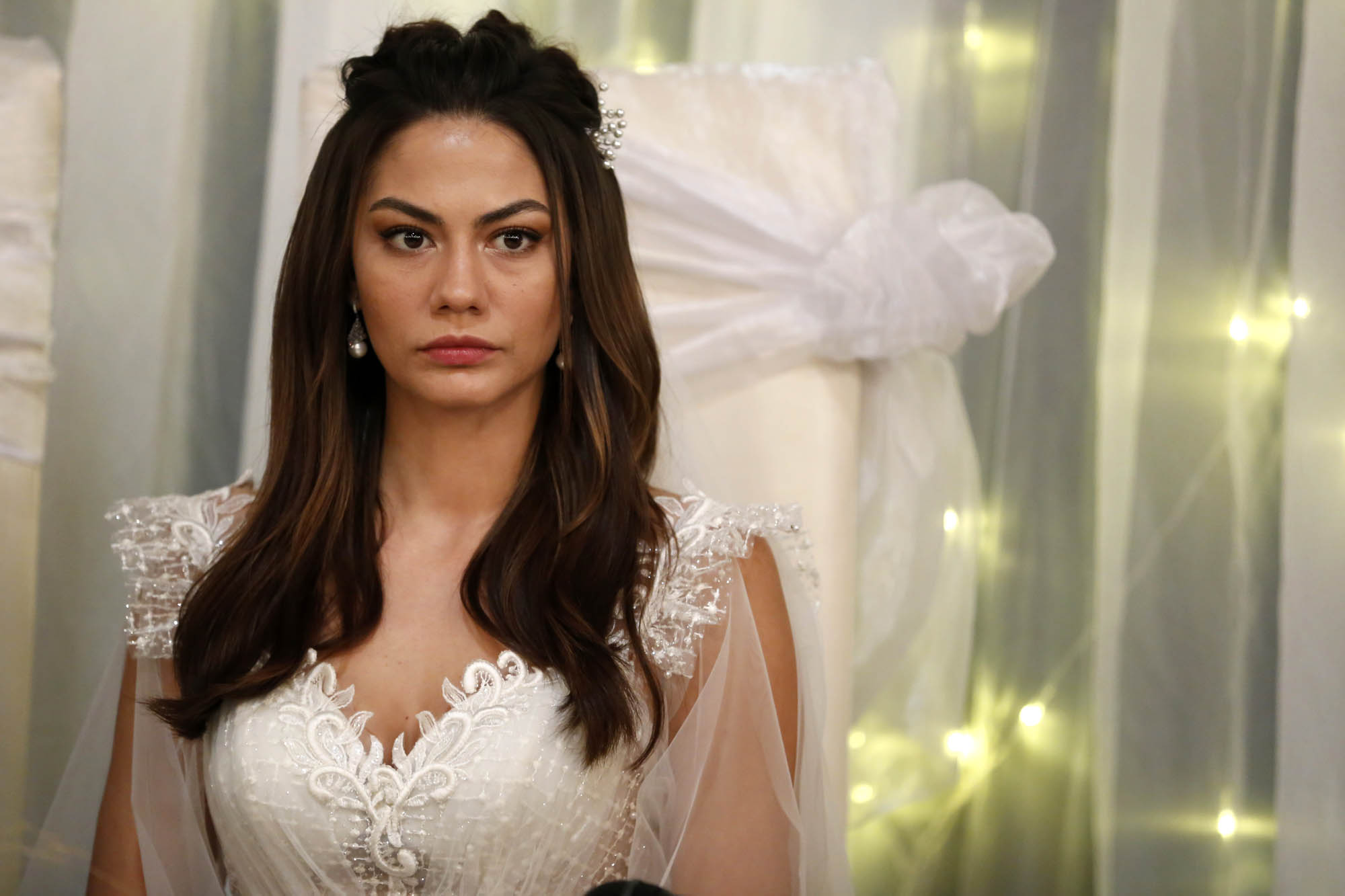 Demet Özdemir (Zeynep) in My Home My Destiny - Stagione 1 Ep4 [tag: Demet Özdemir] [credit: courtesy of Mediaset]