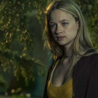 Issy Knopfler come Alice in Signora Volpe 1×01