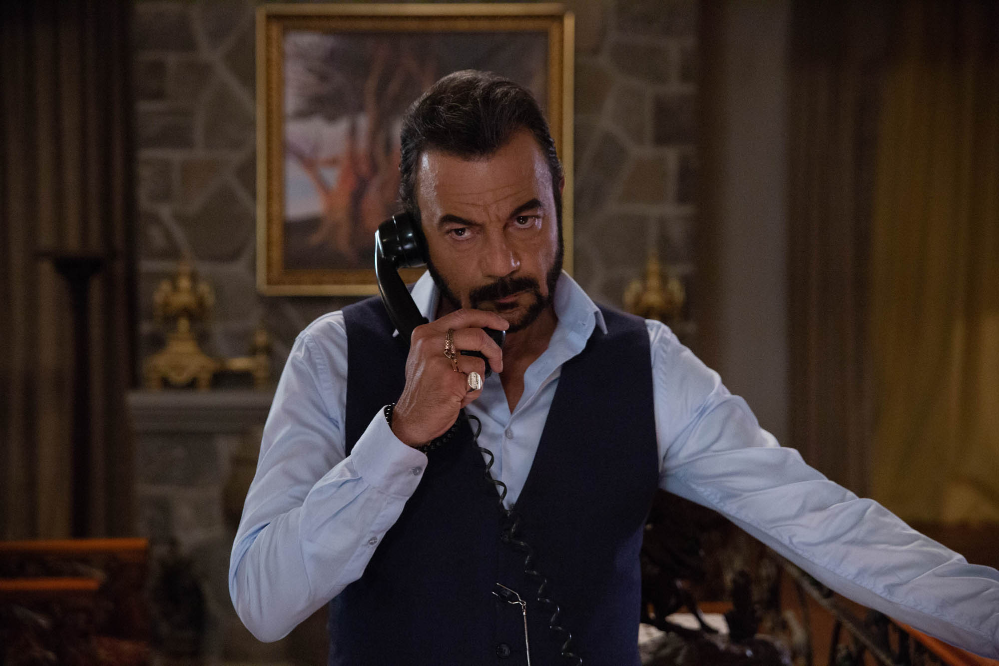 Kerem Alisik (Fekeli) in Terra Amara 3 (3 dicembre 2023 su Canale 5) [credit: Toprak Ruzgar; courtesy of Mediaset]
