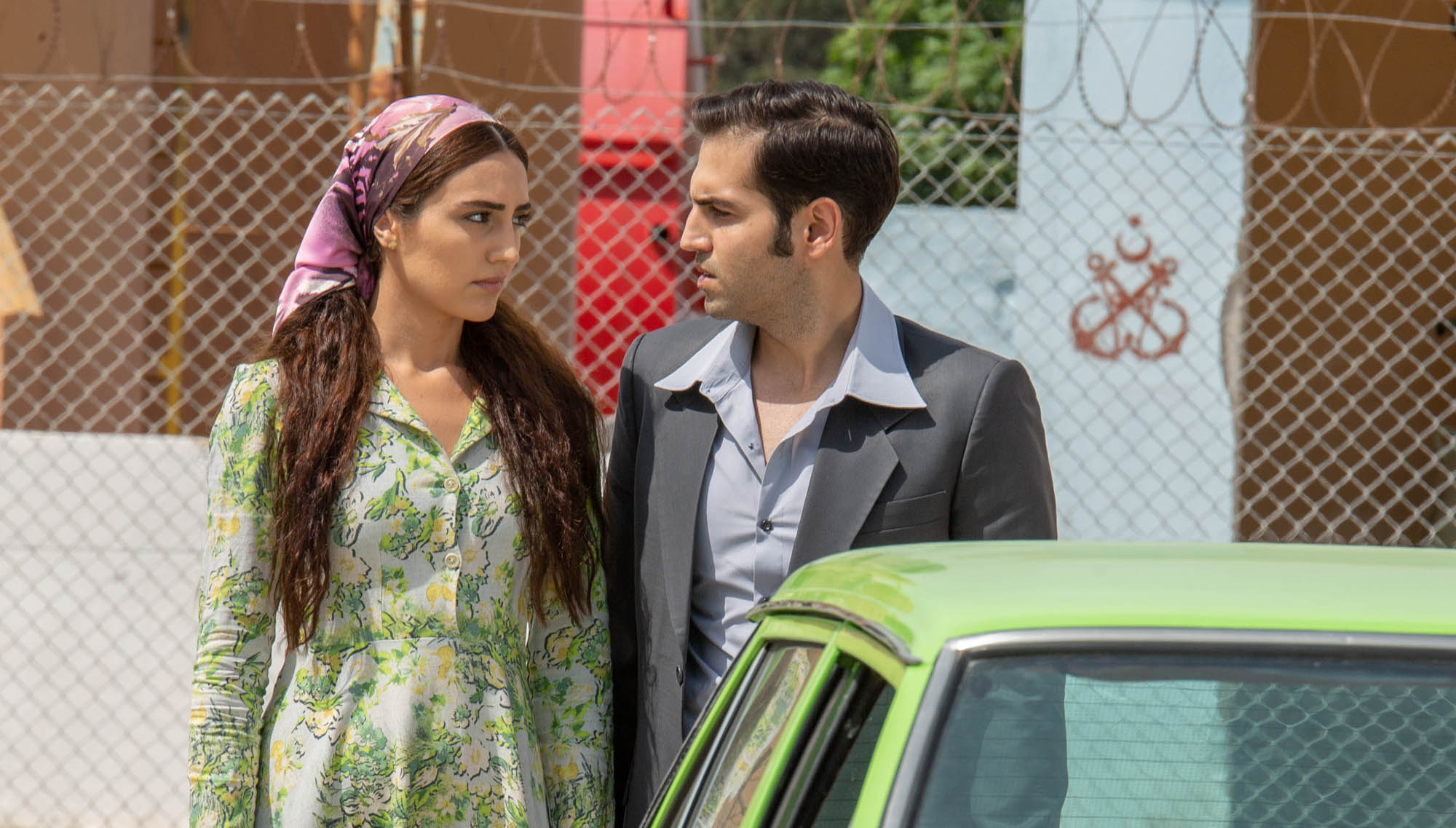 Selin Genc (Gulten); Aras Senol (Çetin Cigerci) in Terra Amara 3 (3 dicembre 2023 su Canale 5) [credit: Toprak Ruzgar; courtesy of Mediaset]