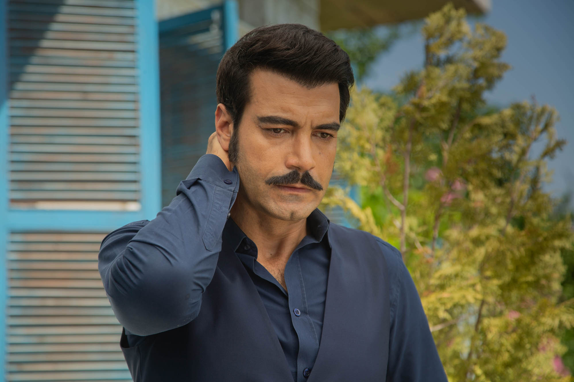 Murat Unalmis (Demir) in Terra Amara 3 (6 dicembre 2023 su Canale 5) [credit: Toprak Ruzgar; courtesy of Mediaset]