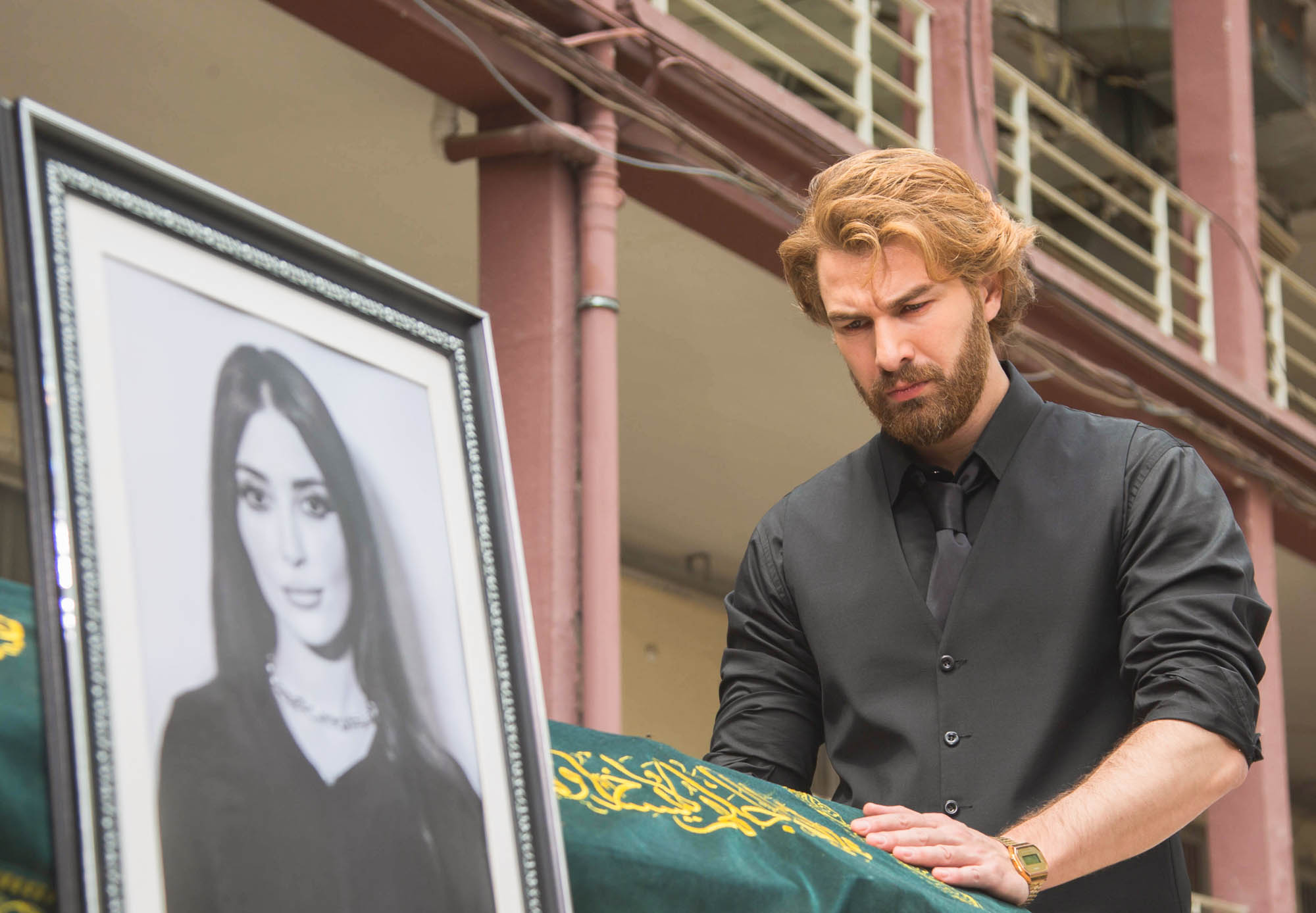Furkan Palali (Fikret Fekeli) in Terra Amara 3 (7 dicembre 2023 su Canale 5) [credit: Toprak Ruzgar; courtesy of Mediaset]