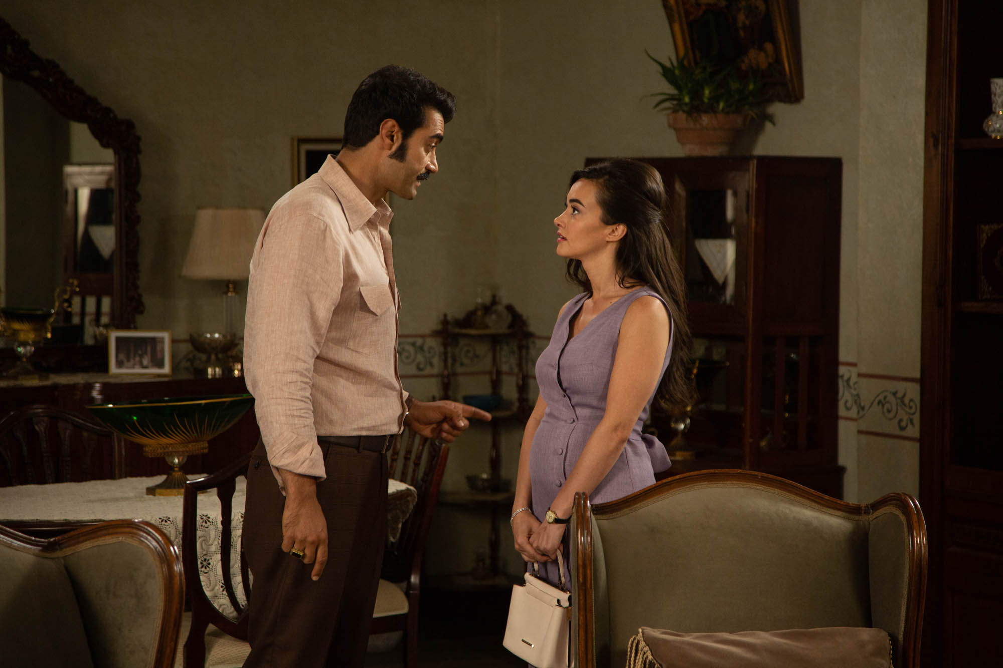 Murat Unalmis (Demir), Hande Soral (Umit Kaharaman_Ayla Özden) in Terra Amara 3 (8 dicembre 2023 su Canale 5) [credit: Toprak Ruzgar; courtesy of Mediaset]