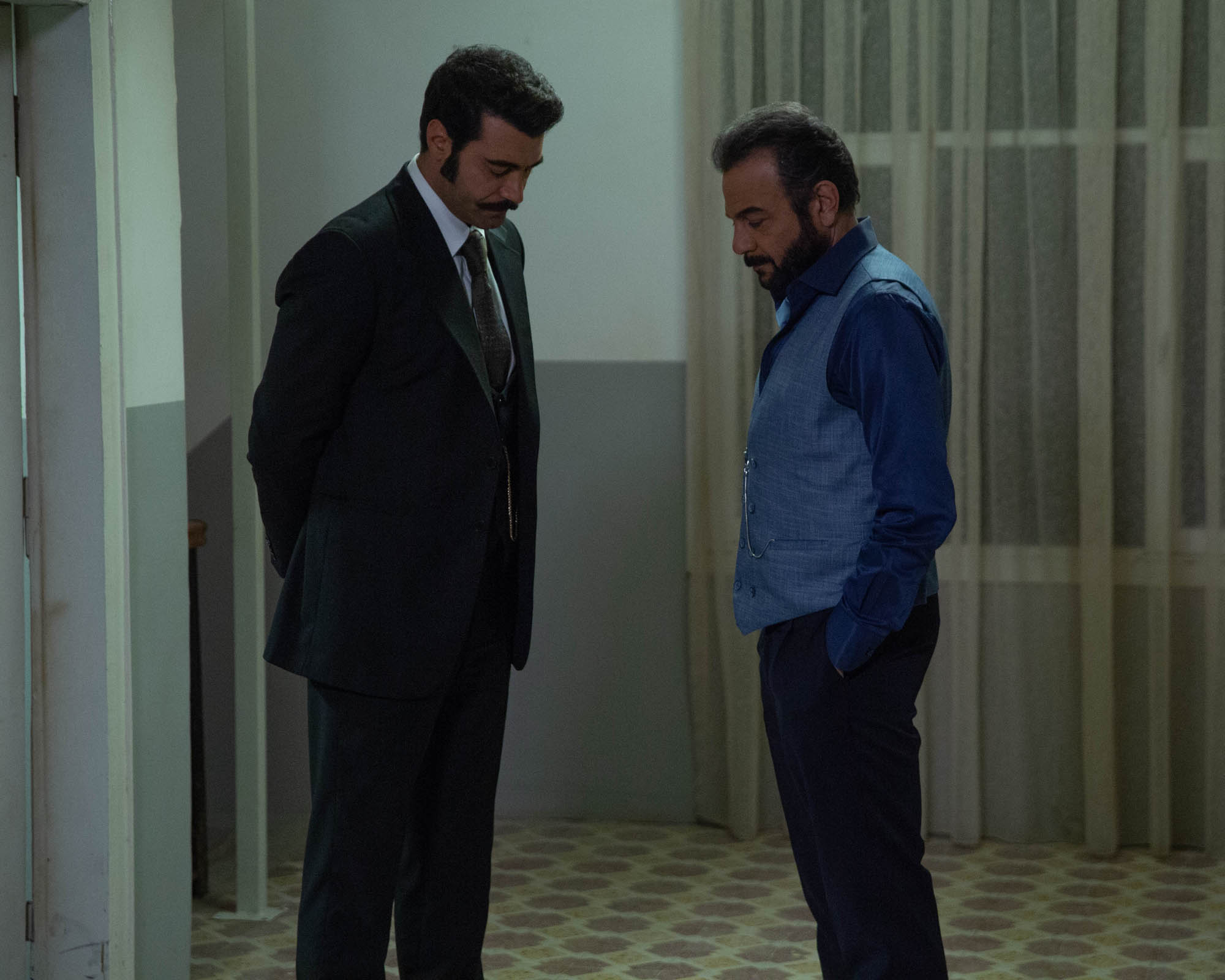 Kerem Alisik (Fekeli), Murat Ünalmis (Demir) in Terra Amara 3 (19 novembre 2023 su Canale 5) [credit: Toprak Ruzgar; courtesy of Mediaset]