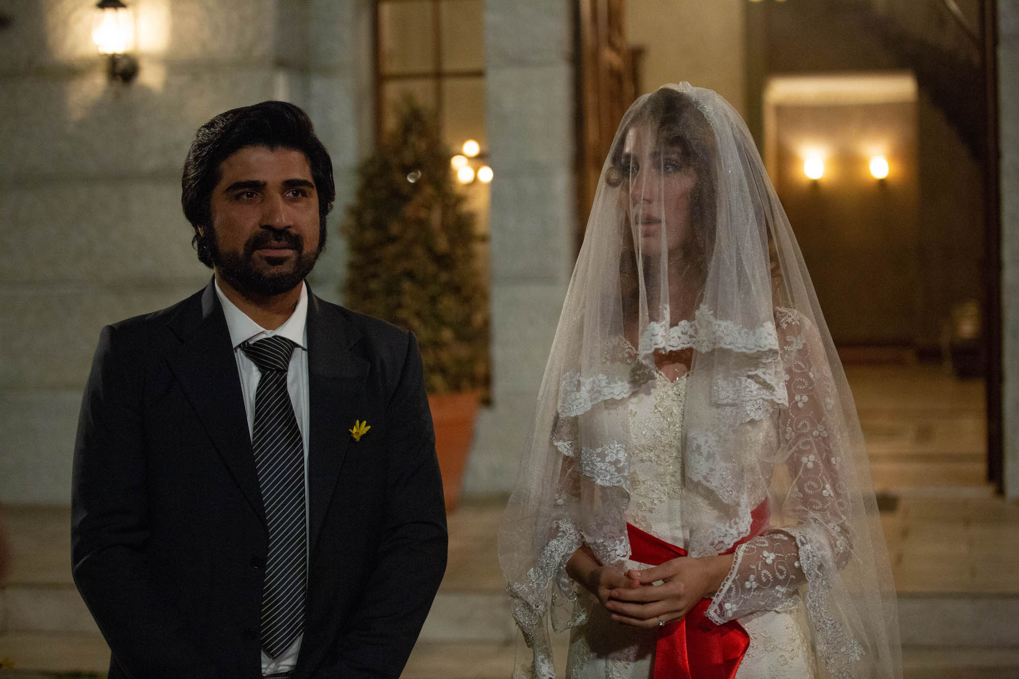 Sahin Vural (Rasit Kaya), Polen Emre (Fadik) in Terra Amara 3 (21 novembre 2023 su Canale 5) [credit: Toprak Ruzgar; courtesy of Mediaset]