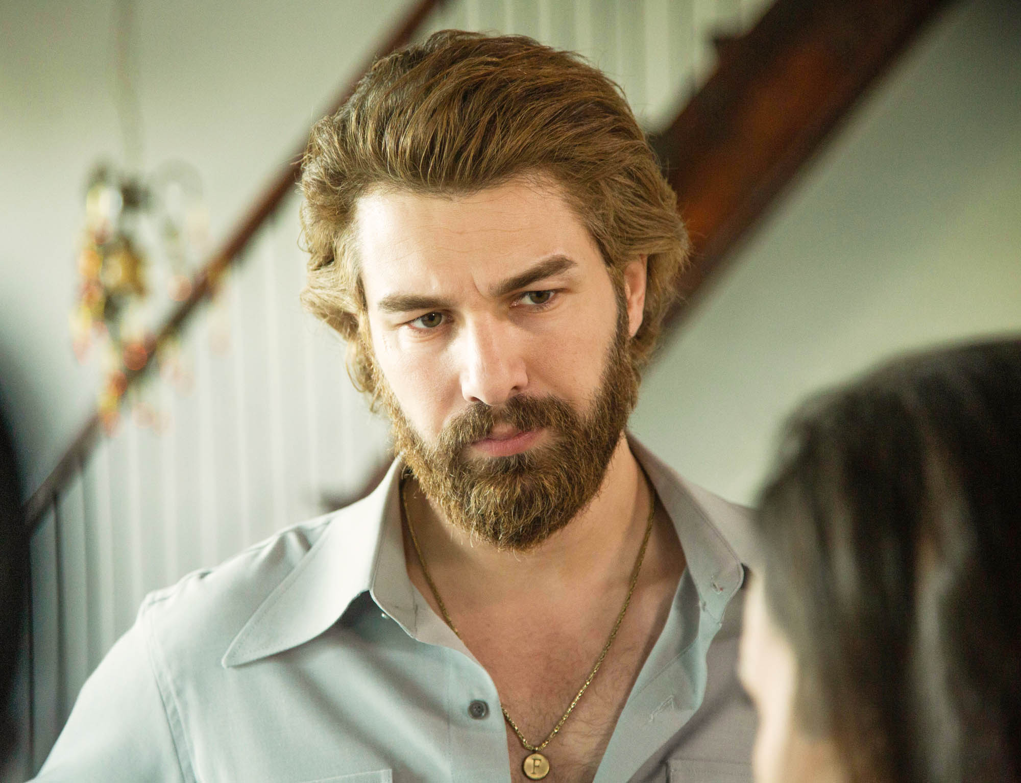 Furkan Palali (Fikret Fekeli) in Terra Amara 3 (26 novembre 2023 su Canale 5) [credit: Toprak Ruzgar; courtesy of Mediaset]