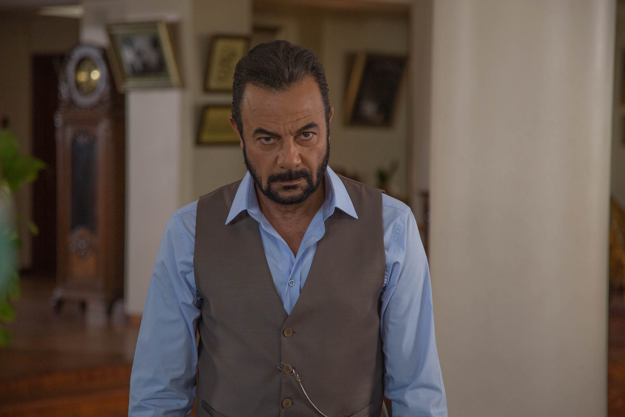 Kerem Alisik (Fekeli) in Terra Amara 3 (25 novembre 2023 su Canale 5) [credit: Toprak Ruzgar; courtesy of Mediaset]
