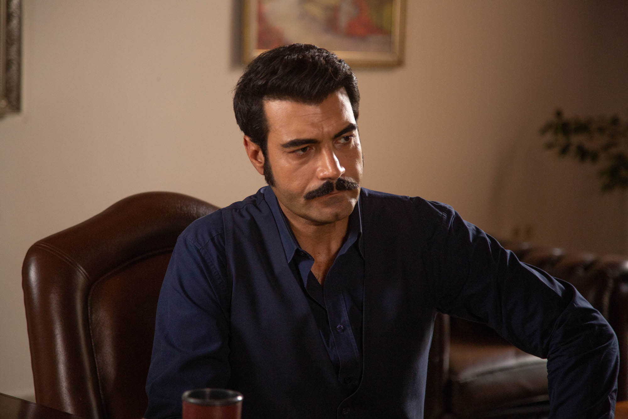 Murat Unalmis (Demir) in Terra Amara 3 (26 novembre 2023 su Canale 5) [credit: Toprak Ruzgar; courtesy of Mediaset]