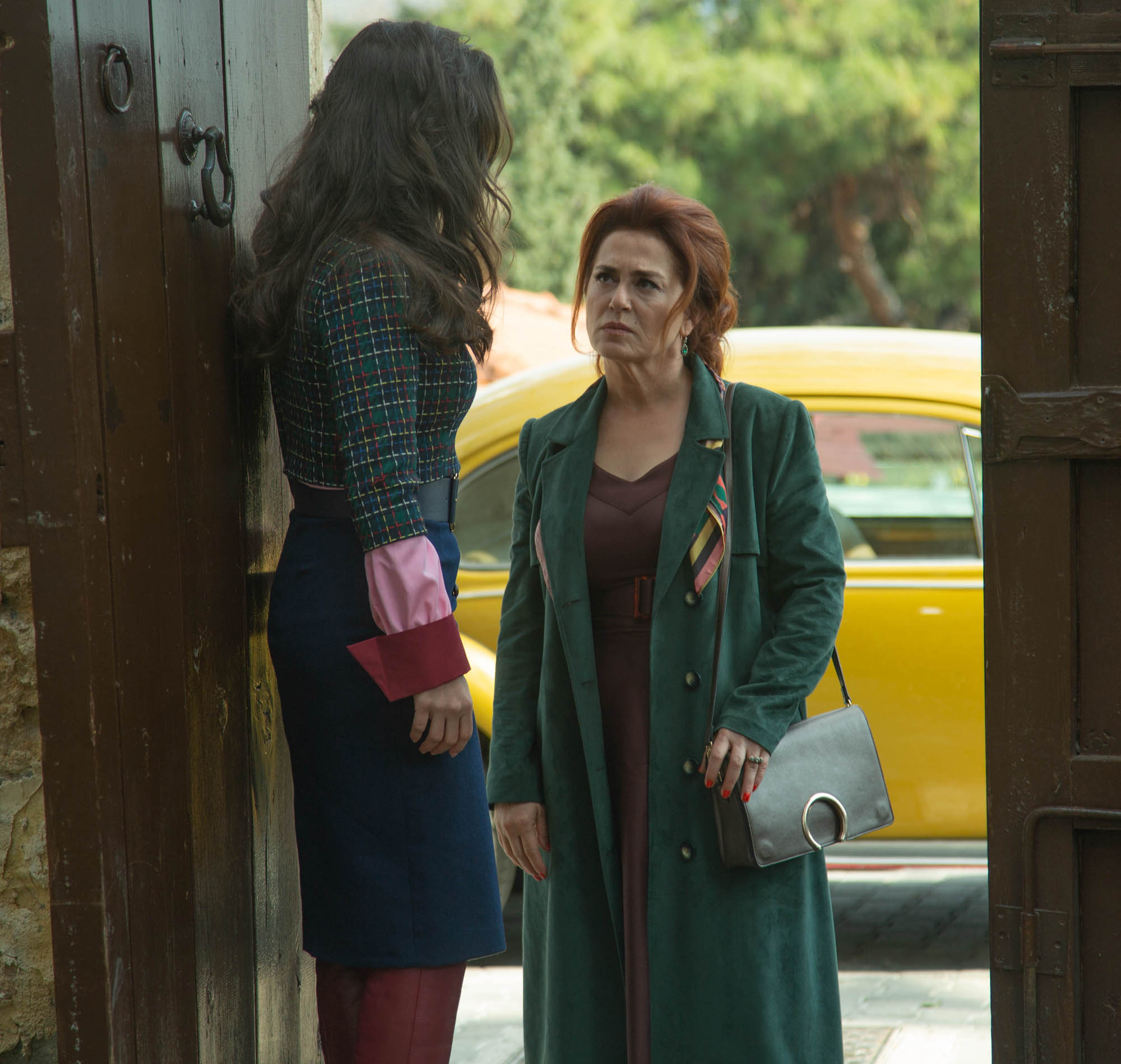 Hande Soral (Umit Kaharaman_Ayla Özden), Nazal Kesal (Sevda Çaglayan) in Terra Amara 3 (25 novembre 2023 su Canale 5) [credit: Toprak Ruzgar; courtesy of Mediaset]