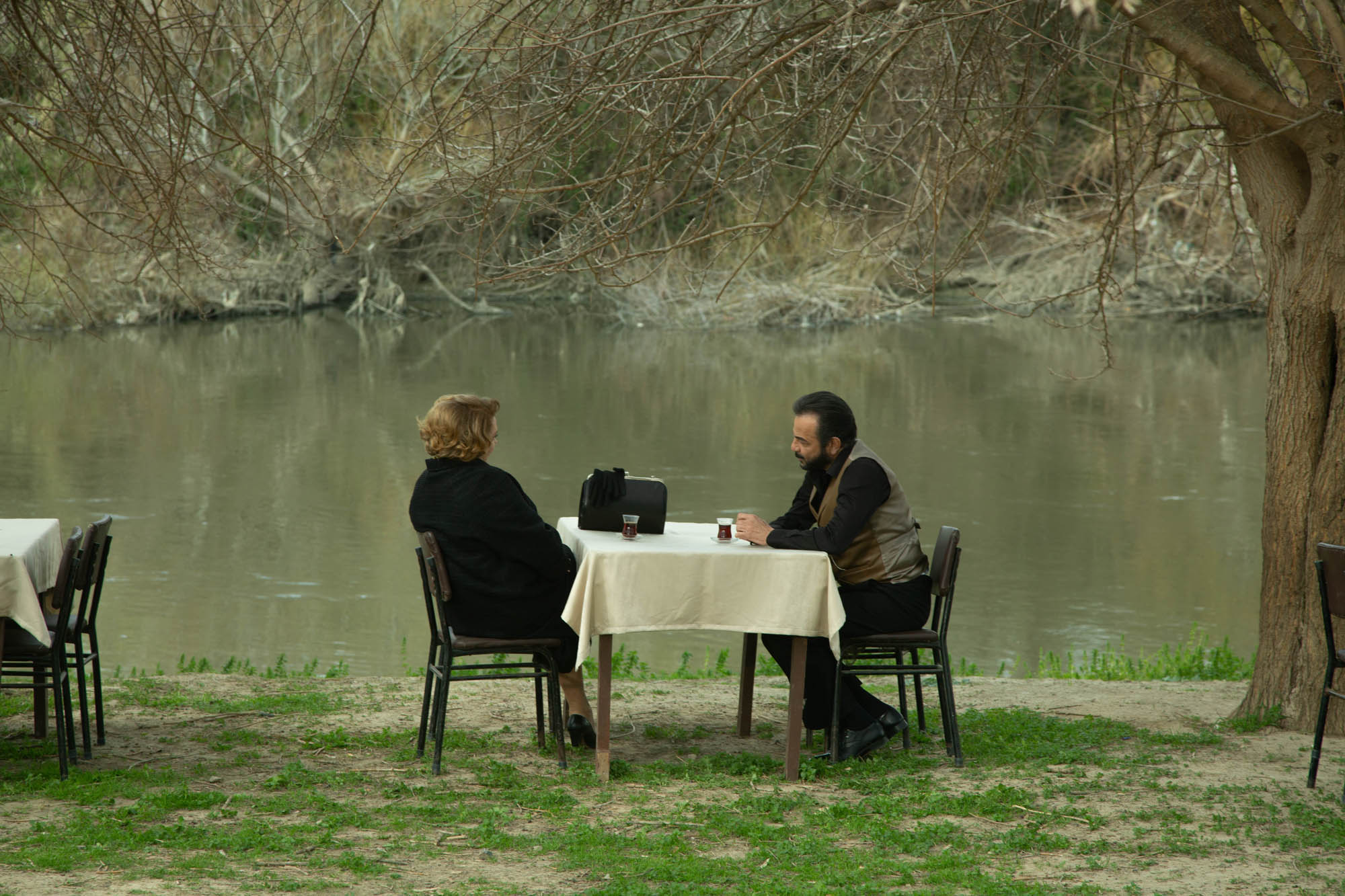 Hülya Darcan (Lütfiye Duman), Kerem Alisik (Fekeli) in Terra Amara 3 (25 novembre 2023 su Canale 5) [credit: Toprak Ruzgar; courtesy of Mediaset]