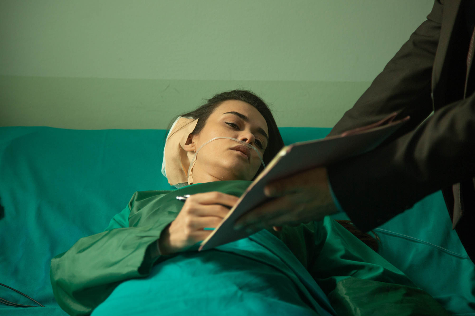 Hande Soral (Umit Kaharaman_Ayla Özden) in Terra Amara 3 (28 novembre 2023 su Canale 5) [credit: Toprak Ruzgar; courtesy of Mediaset]