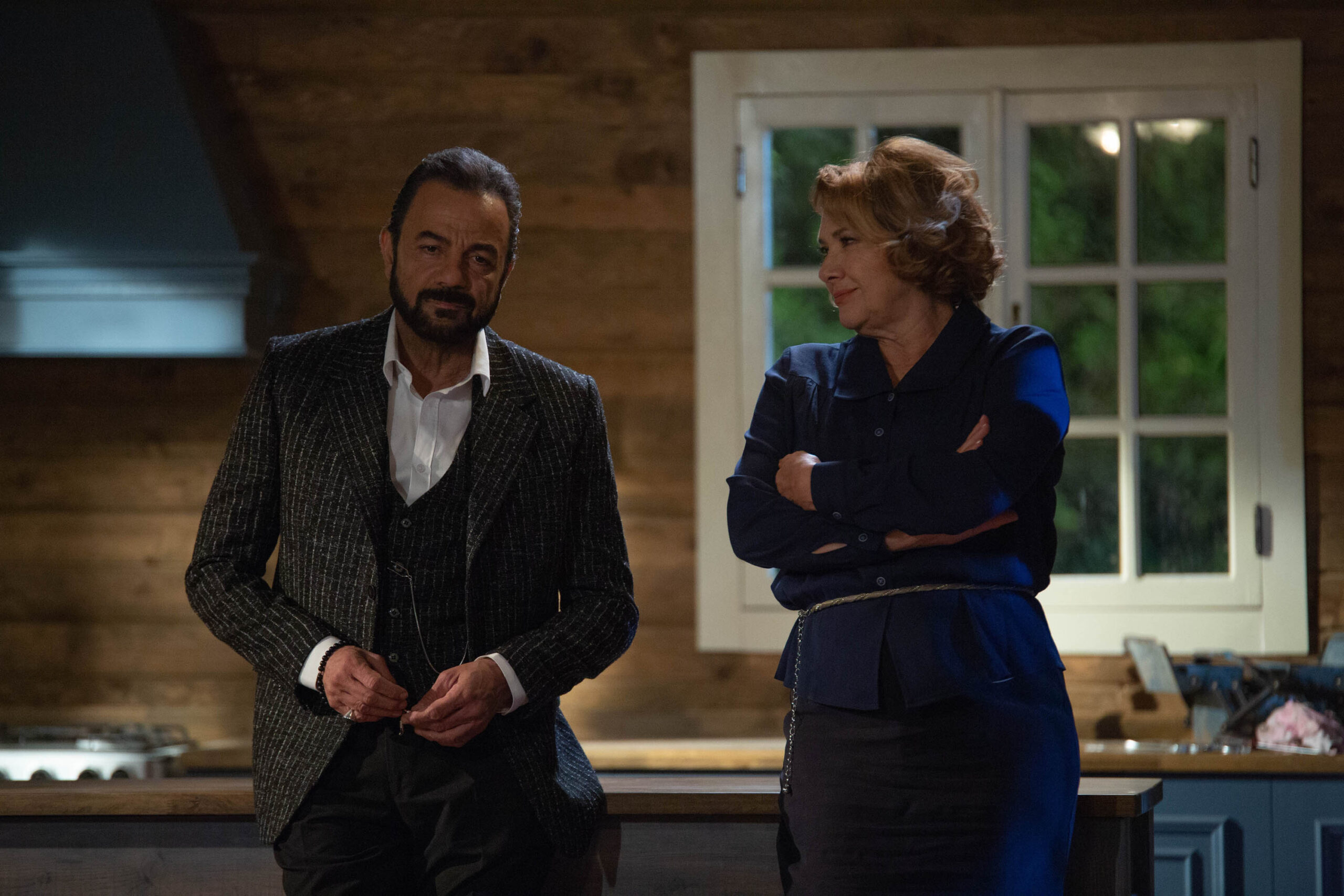 Kerem Alisik (Fekeli), Hülya Darcan (Lütfiye Duman) in Terra Amara 3 (12 novembre 2023 su Canale 5) [credit: Toprak Ruzgar; courtesy of Mediaset]