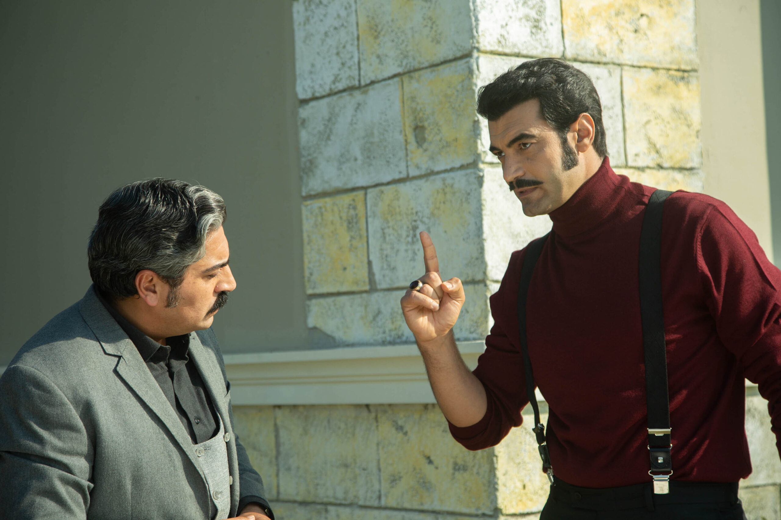 Bülent Polat (Gaffur Taskin), Murat Ünalmis (Demir) in Terra Amara 3 (16 novembre 2023 su Canale 5) [credit: Toprak Ruzgar; courtesy of Mediaset]